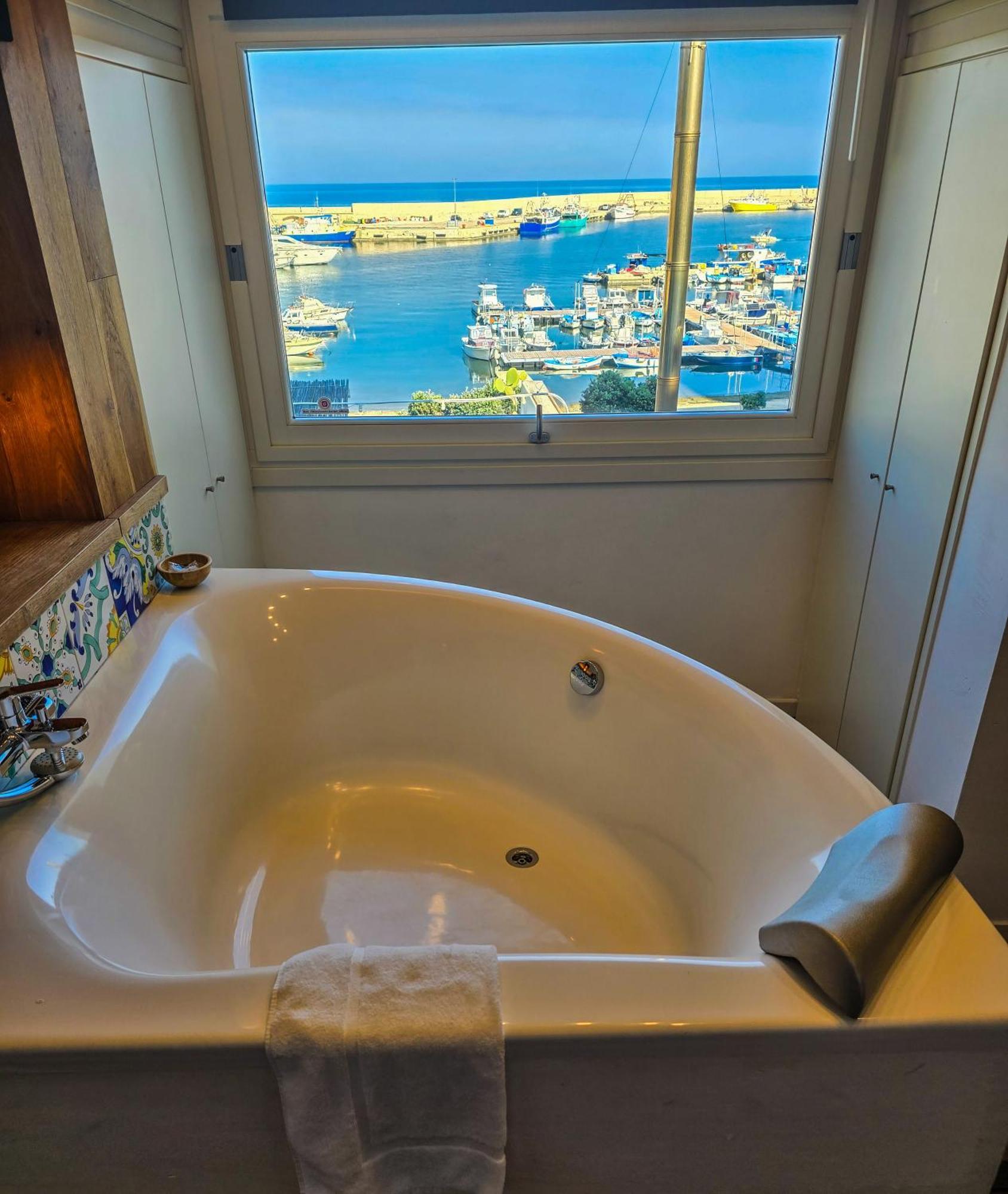 106 Maison De Charme Bed & Breakfast 4*
